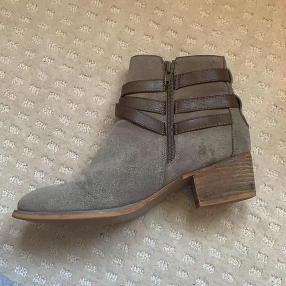 Boots - Picture 2 of 4